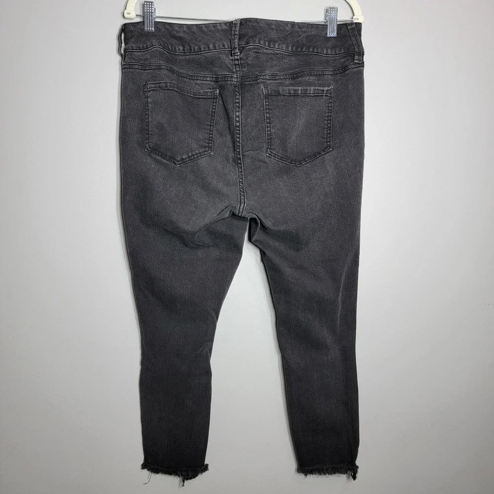 Torrid‎ Premium Stiletto Jegging Women 16R Black Distressed Zip Ankle Raw Hem